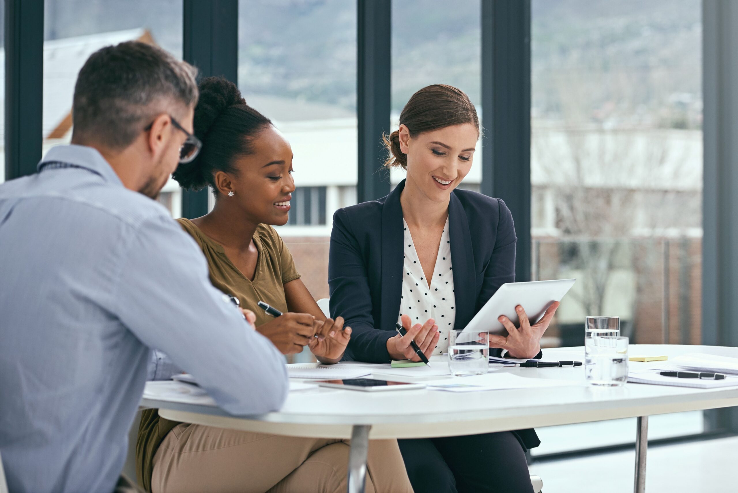 Anwaltskanzlei IT Recht: Teammeeting zur Abstimmung von IT-Sicherheitsstrategien