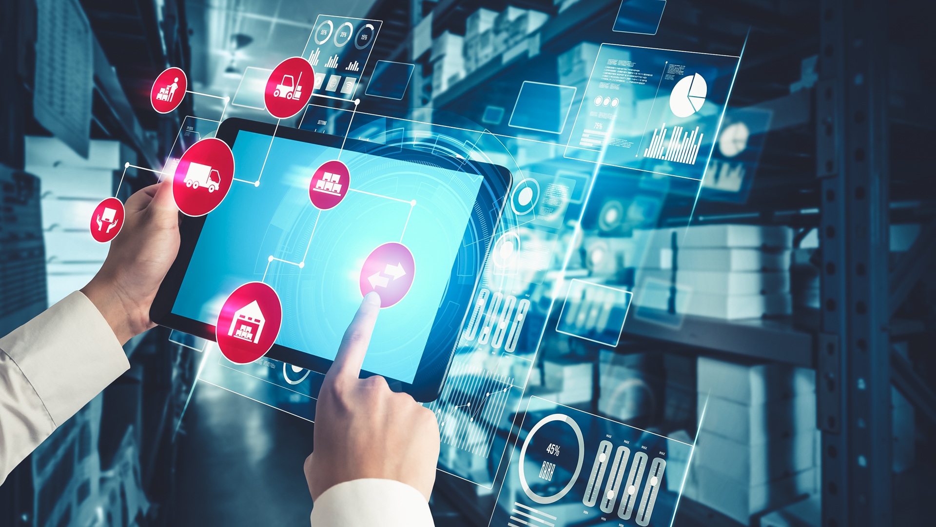 Tablet mit digitalen Logistikdaten und Symbolen in moderner Lagerhalle | Hochregallager